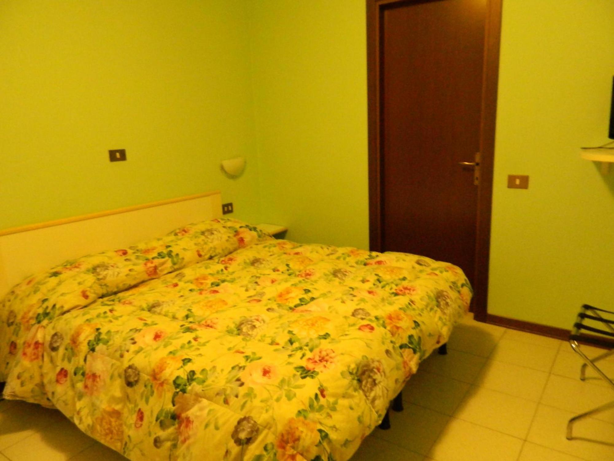 Albergo Michieletto Valmorea Exteriér fotografie